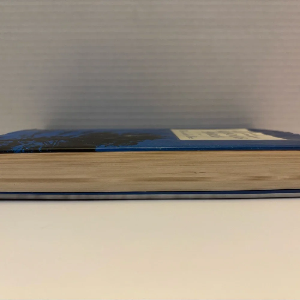 The Lucky One by Nicholas Sparks Hardcover - Picture 5 of 7